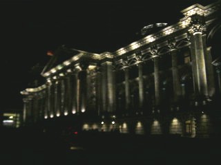 a 17 M Reichstag nachts 1